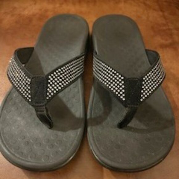 NIB - Vionic Black Rhinestone Flip Flops, sz 7 - Picture 2 of 9
